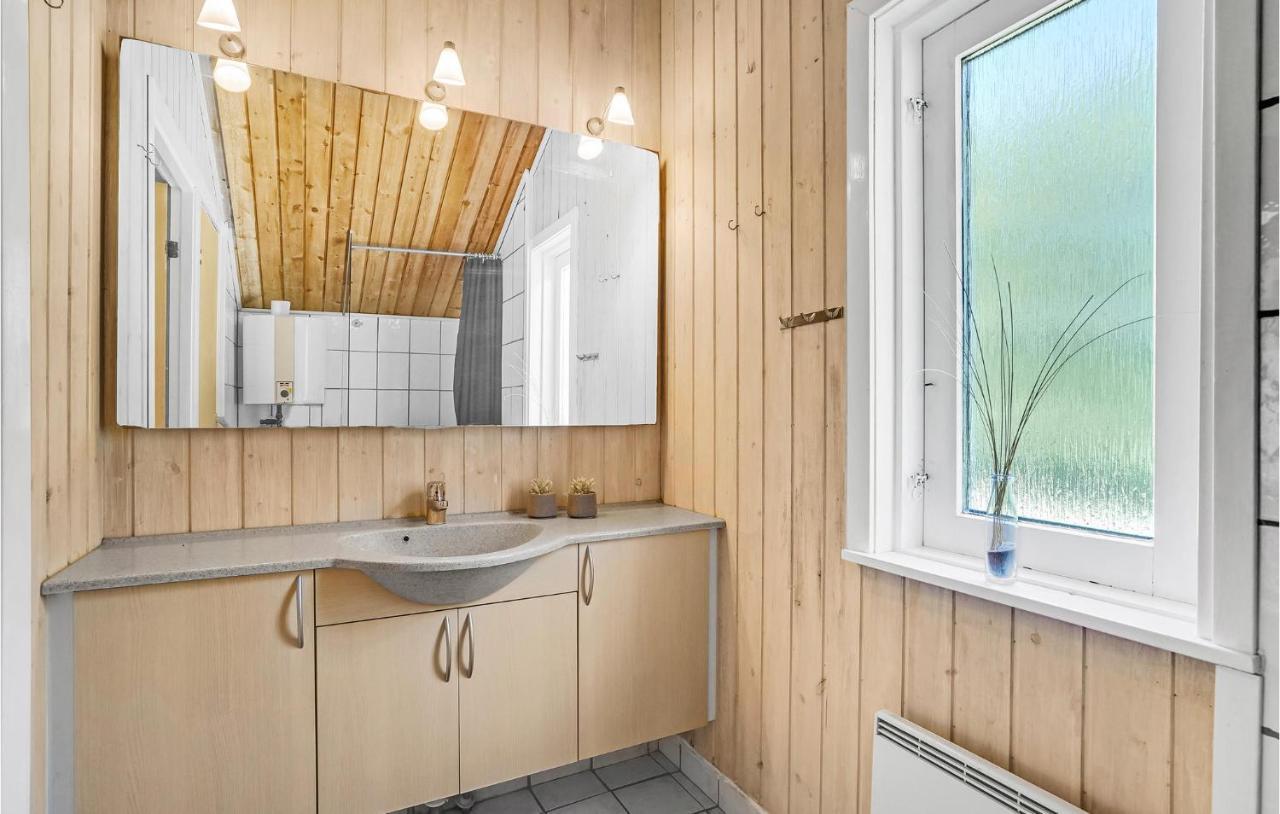 Amazing Home In Blavand With Wifi Extérieur photo