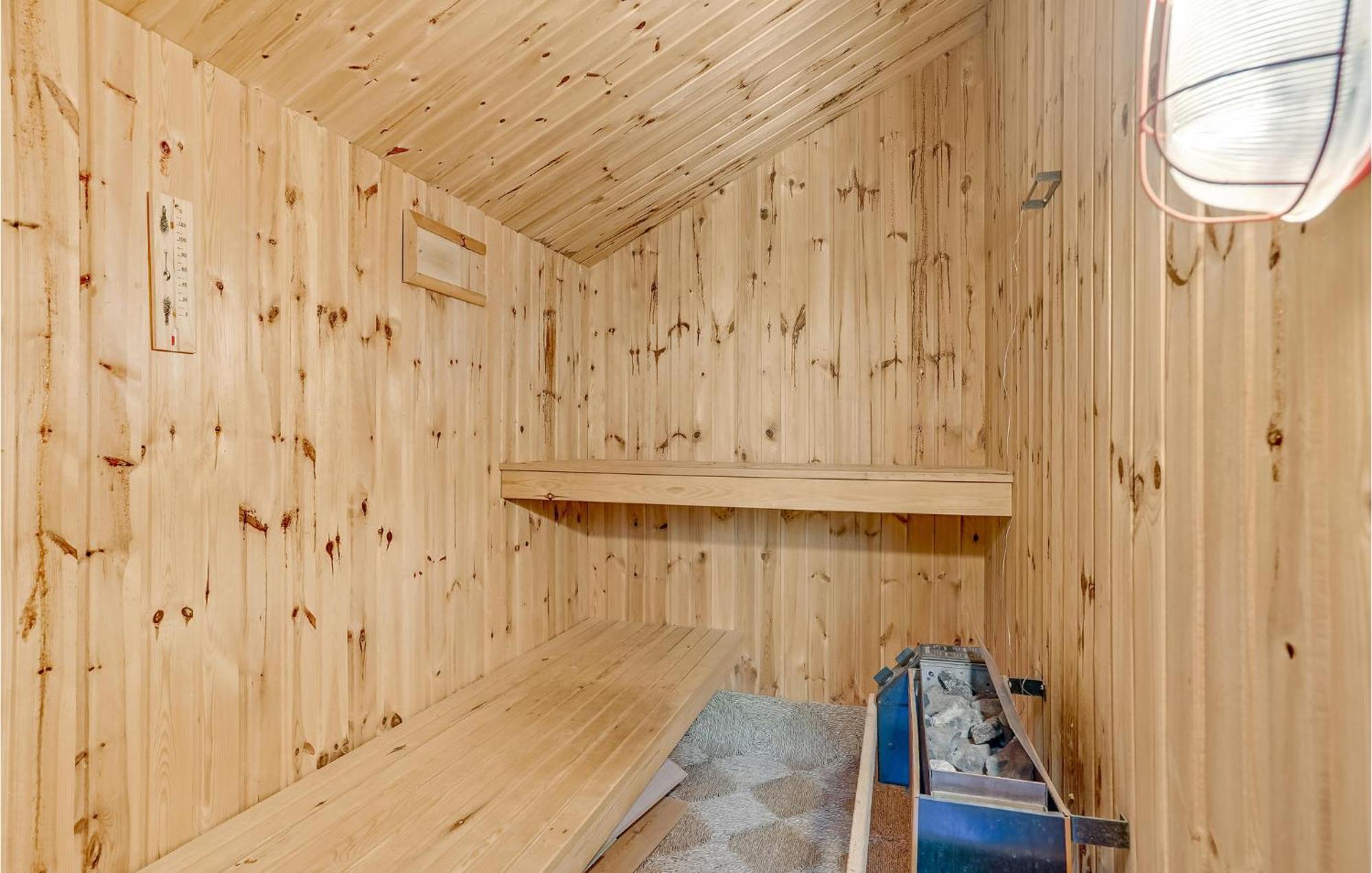 Amazing Home In Blavand With Wifi Extérieur photo